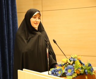 سخنرانی دکتر فاطمه اصلانی پیرامون بحث آموزش های حضوری